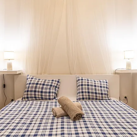 3 Bedroom Close To The Castle Apartment *