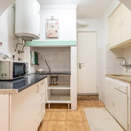 3 Bedroom Close To The Castle Apartment Lissabon