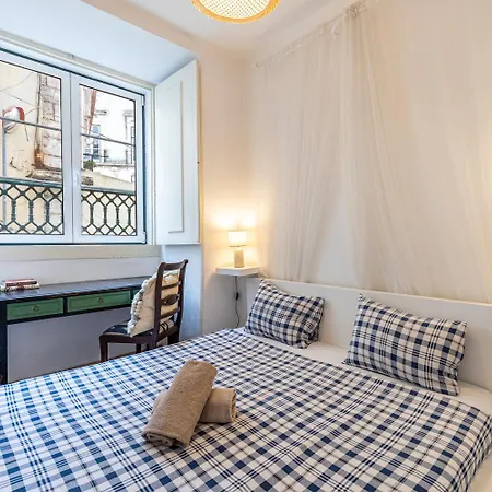 Apartment 3 Bedroom Close To The Castle *